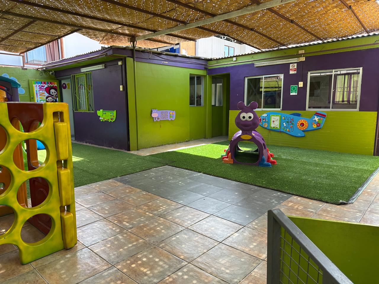 Niñas y niños en espacios de la Escuela Matices